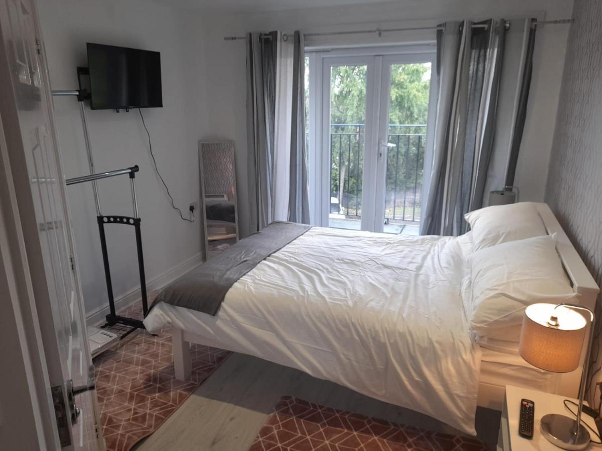 Penthouse Apartment Free Wi-Fi & Parking Occasional Bed Available Solihull Exterior foto